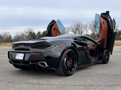 Used 2017 McLaren 570S image 3