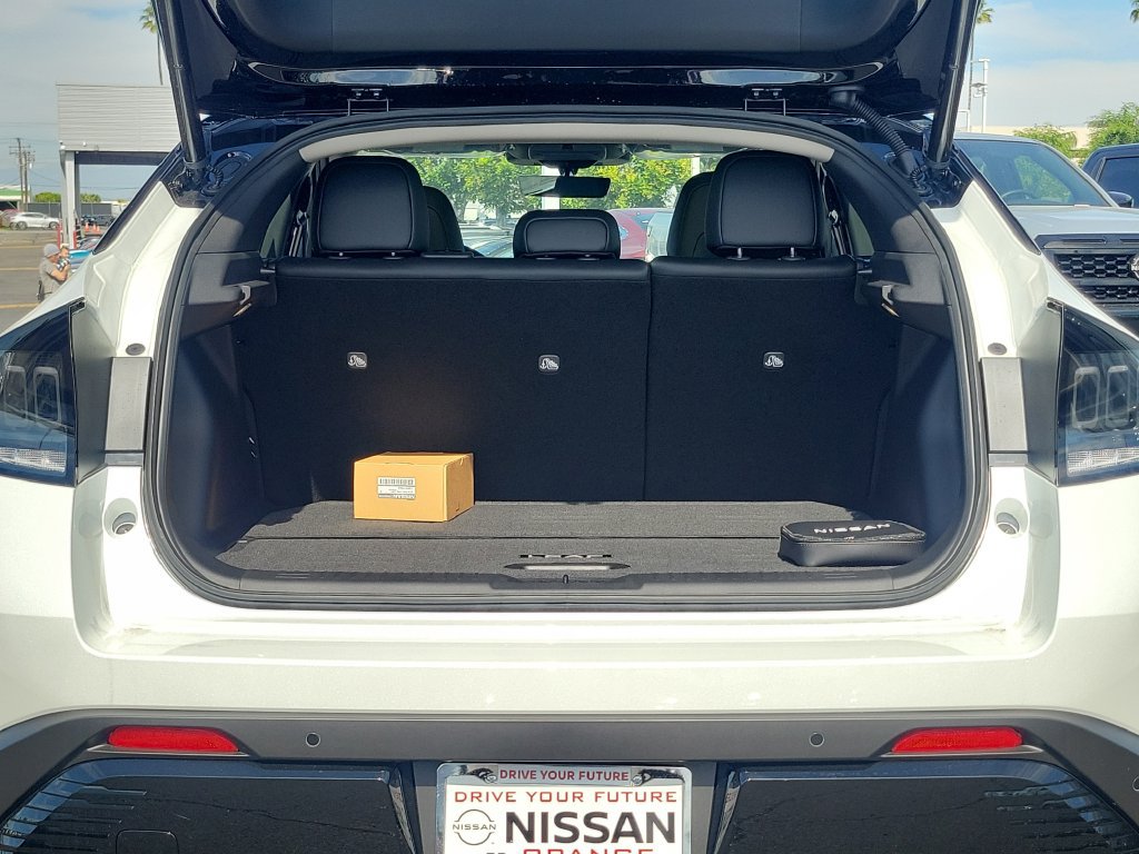 New 2026 Nissan Leaf Platinum+ w/ Cargo Package (Platinum+) FWD image 19