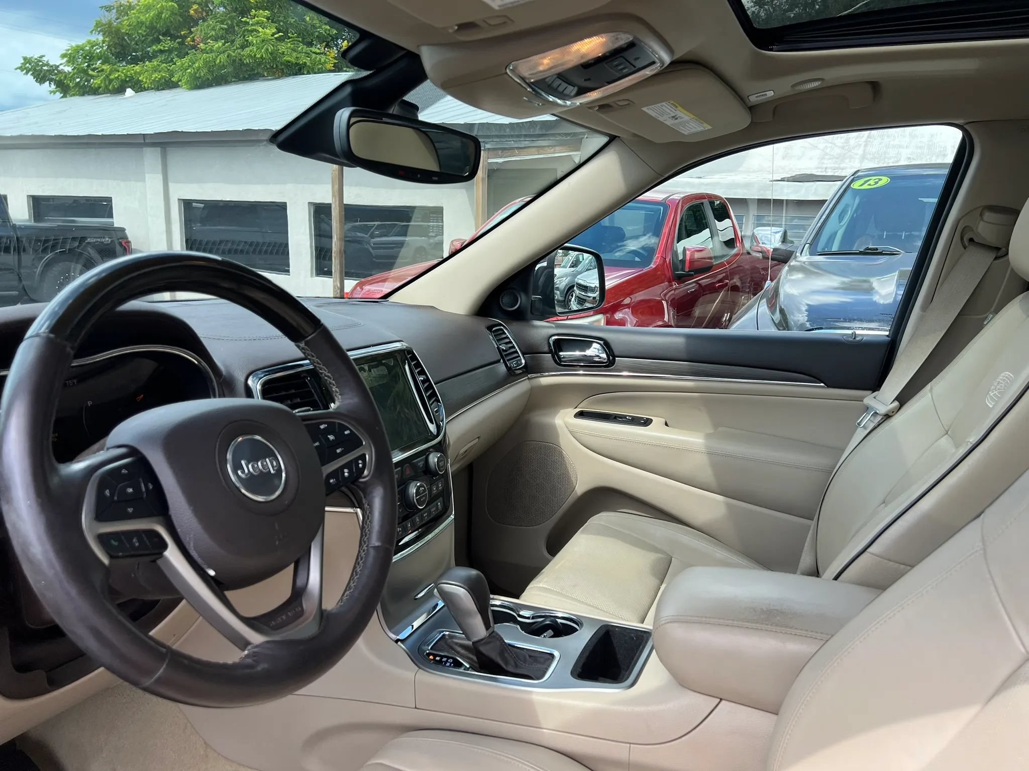 Used 2019 Jeep Grand Cherokee Overland RWD image 9