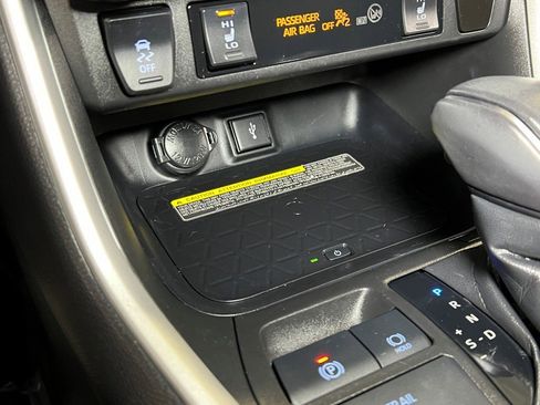 Used 2021 Toyota RAV4 XLE Premium image 49