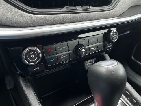 Used 2024 Jeep Compass Latitude AWD/4WD image 21