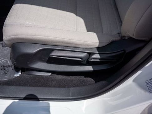 Used 2023 Honda HR-V LX image 16