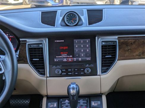 Used 2018 Porsche Macan image 17