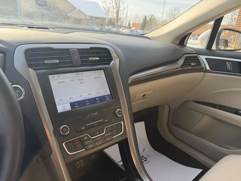 Used 2020 Ford Fusion SEL image 16