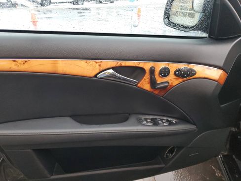 Used 2009 Mercedes-Benz E 350 4MATIC Sedan image 11