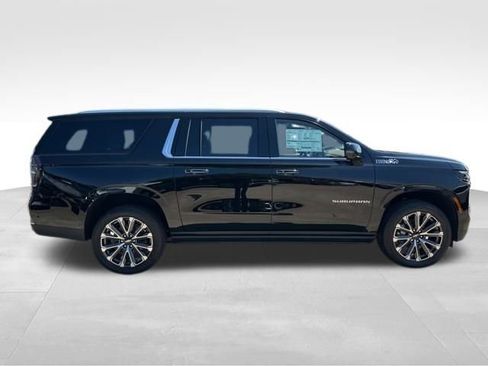 New 2025 Chevrolet Suburban High Country image 6