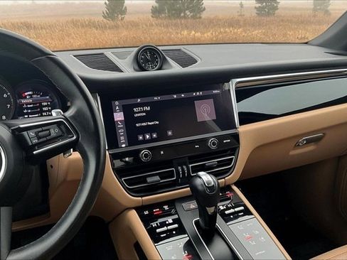 Used 2022 Porsche Macan PREMIUM PACKAGE PLUS 2.0T (AWD image 9