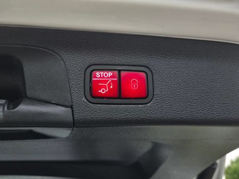 Used 2024 Mercedes-Benz GLS 450 4MATIC image 39