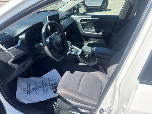 Used 2024 Toyota RAV4 LE AWD/4WD image 8
