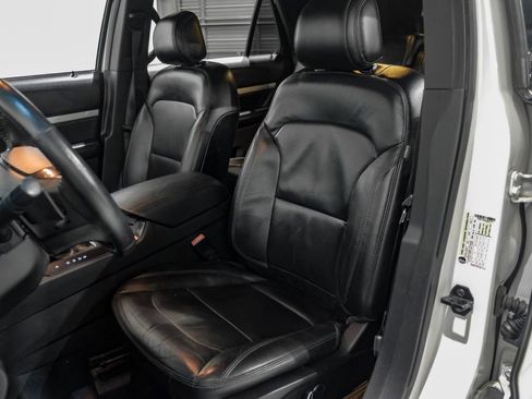 Used 2017 Ford Explorer XLT w/ Equipment Group 202A image 29