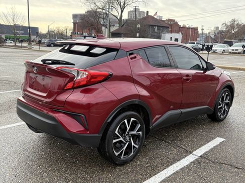 Used 2019 Toyota C-HR XLE image 14