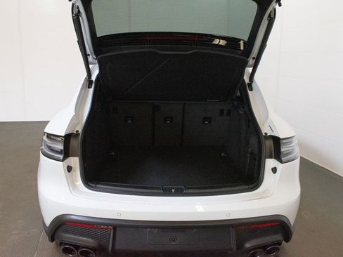 New 2026 Porsche Macan GTS AWD/4WD image 13