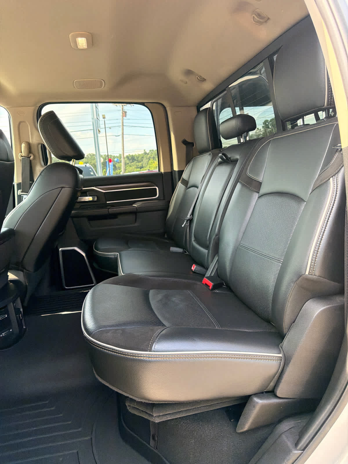 Used 2022 RAM 2500 Laramie AWD/4WD image 11