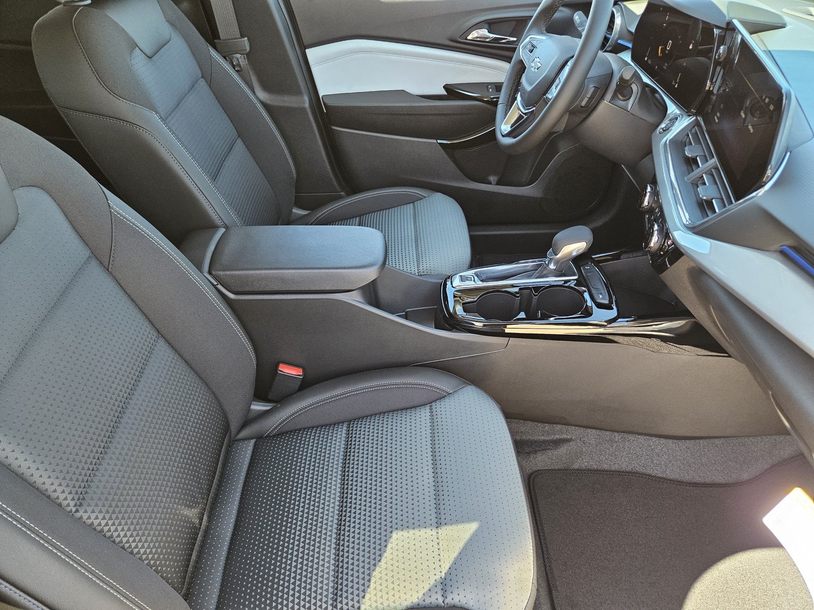 New 2026 Chevrolet Trax LT w/ Driver Confidence Package FWD image 10