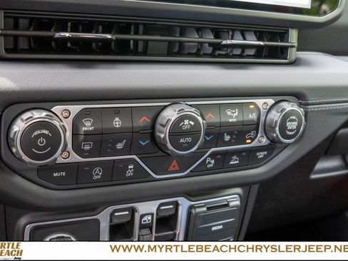 New 2025 Jeep Gladiator Sport w/ Premium Package image 21