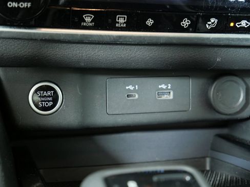 Used 2023 Nissan Rogue SV AWD/4WD image 32