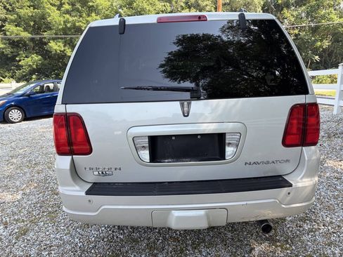 Used 2006 Lincoln Navigator Luxury AWD/4WD image 3