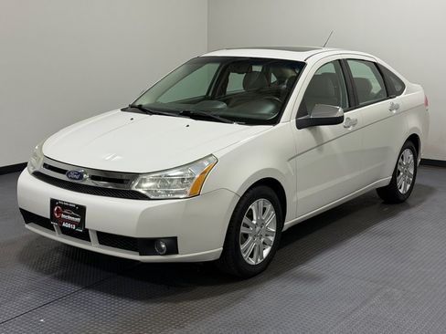 Used 2010 Ford Focus SEL FWD image 1