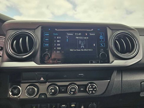 Used 2019 Toyota Tacoma TRD Off-Road w/ Technology Package AWD/4WD image 25