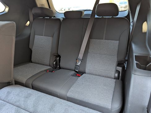 Used 2025 GMC Acadia Elevation image 18