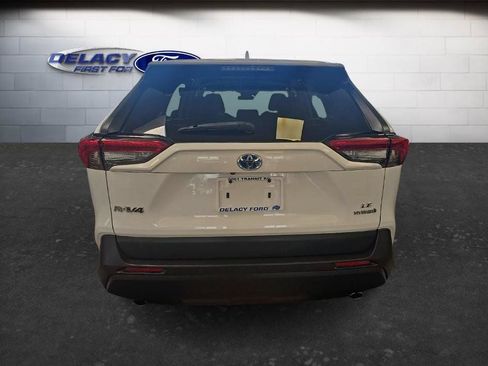 Used 2019 Toyota RAV4 LE AWD/4WD image 6