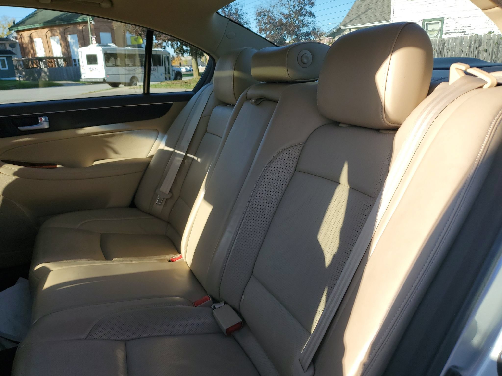 Used 2012 Hyundai Genesis 3.8 w/ Premium Pkg RWD image 8