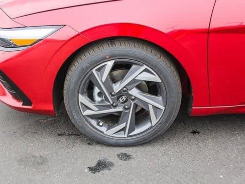 Certified 2025 Hyundai Elantra SEL FWD image 11