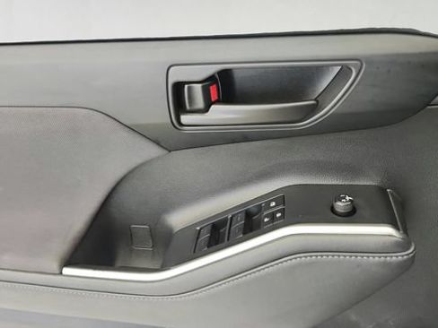 Used 2022 Toyota Highlander LE FWD image 18