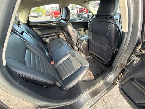 Used 2018 Ford Fusion SE w/ Fusion SE Technology Package FWD image 19