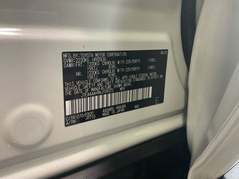 Used 2022 Toyota Venza XLE AWD/4WD image 23