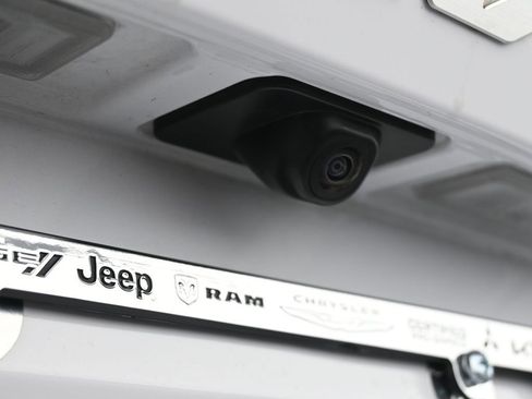 Used 2023 Kia Sorento LX image 32