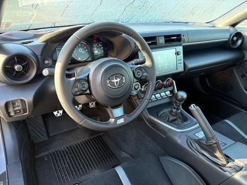 Used 2025 Toyota GR86 Premium w/ Performance Package RWD image 10