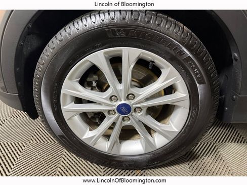 Used 2019 Ford Escape SE image 32