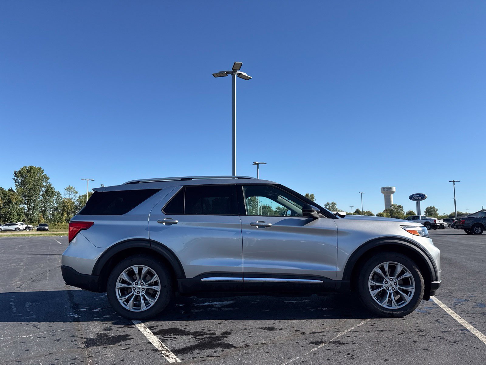 Used 2020 Ford Explorer Limited AWD/4WD image 4