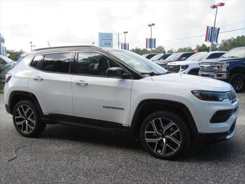 Certified 2025 Jeep Compass Limited w/ Elite Group AWD/4WD image 2