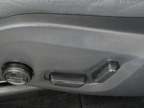 Used 2025 Volvo XC90 B5 Core image 13