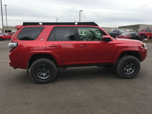 Used 2015 Toyota 4Runner SR5 AWD/4WD image 7
