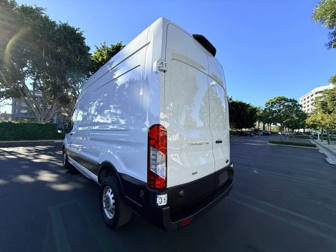 Used 2024 Ford Transit 250 148 High Roof AWD image 3