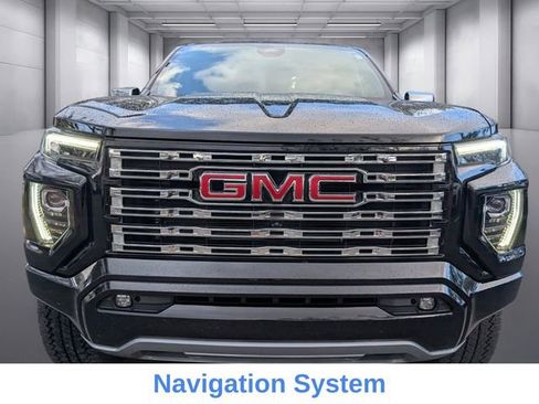 Used 2023 GMC Canyon Denali image 2