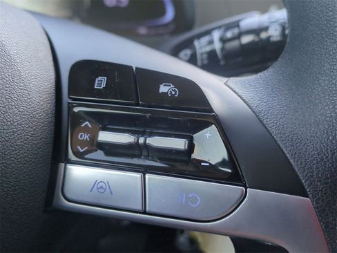 Used 2024 Hyundai Elantra SE image 15