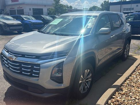 Used 2026 Chevrolet Equinox LT FWD image 3
