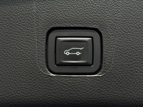 Used 2024 Chevrolet Traverse LT AWD/4WD image 10