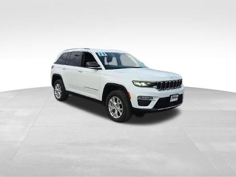 Used 2023 Jeep Grand Cherokee Limited AWD/4WD image 2