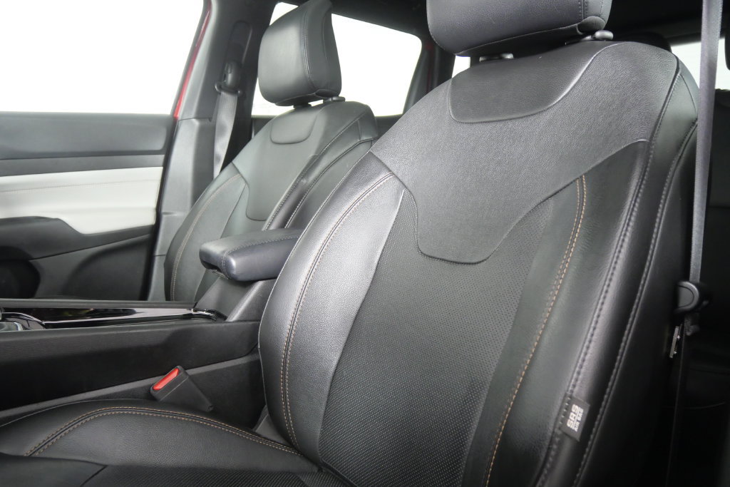 Used 2023 Jeep Compass Limited w/ Sun and Sound Group AWD/4WD image 12