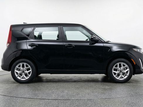 Used 2025 Kia Soul LX w/ LX Technology Package image 11