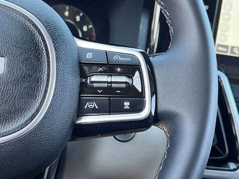 Used 2023 Kia Sorento SX image 29
