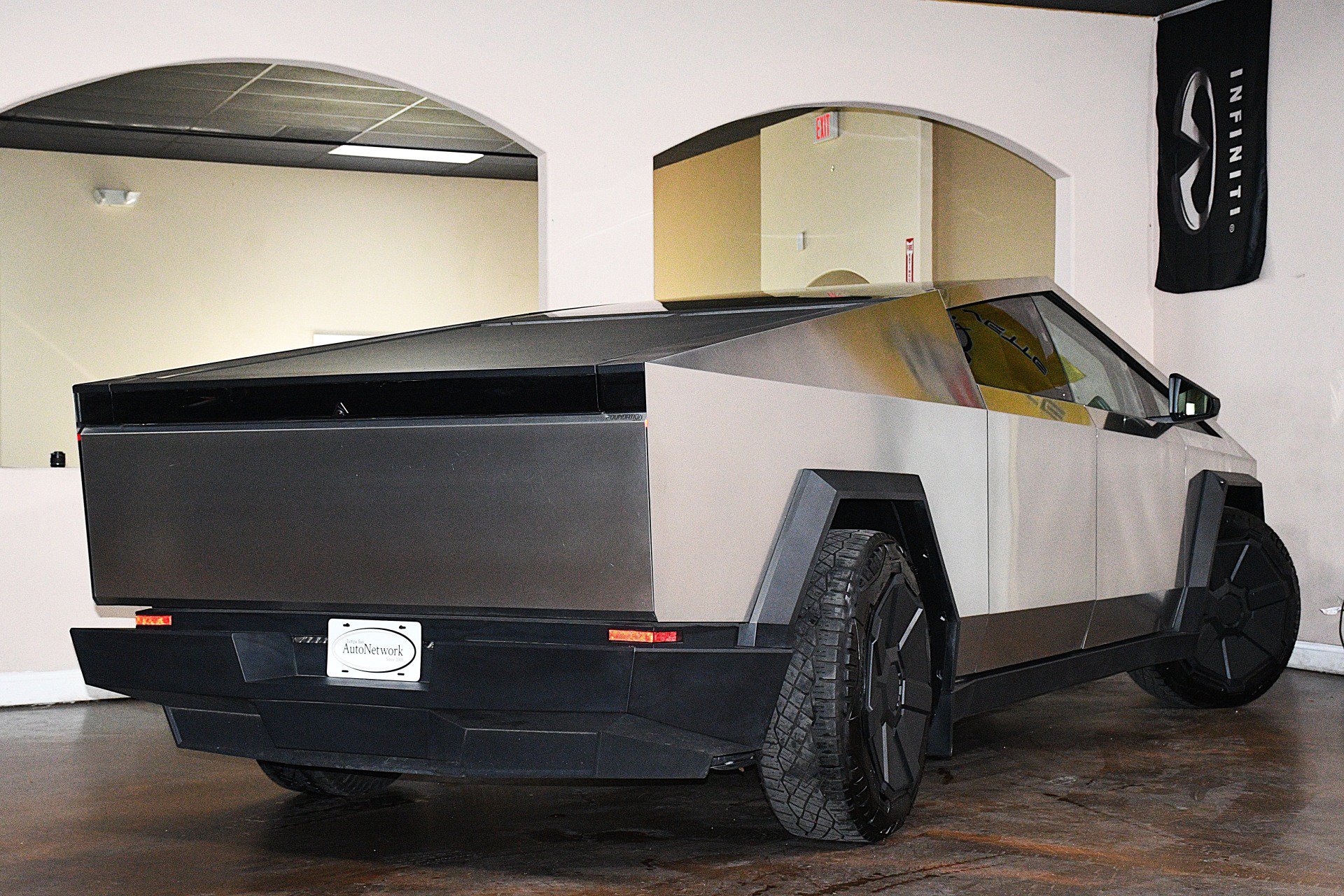 Used 2024 Tesla Cybertruck AWD Crew Cab image 5