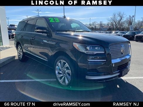 Used 2023 Lincoln Navigator Reserve image 10