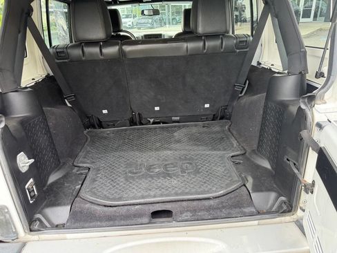 Used 2015 Jeep Wrangler Unlimited Sahara w/ Connectivity Group AWD/4WD image 24