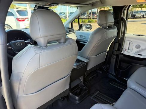 Used 2026 Toyota Sienna XLE FWD image 27